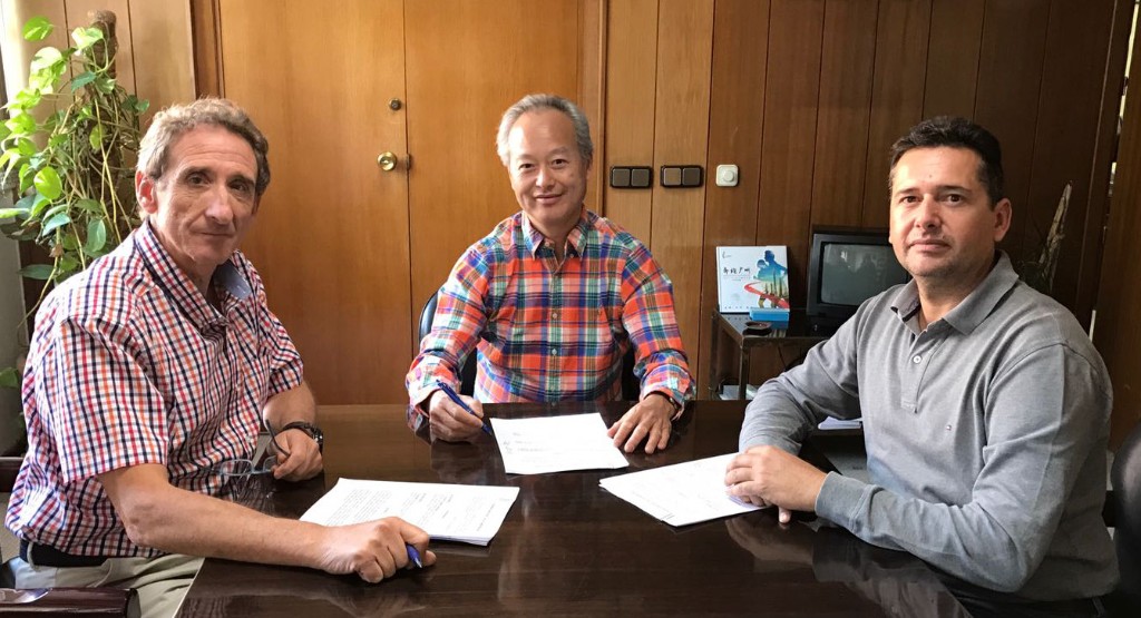 Firma del acuerdo de colaboración científica entre la escuela y el INEF de la UPM